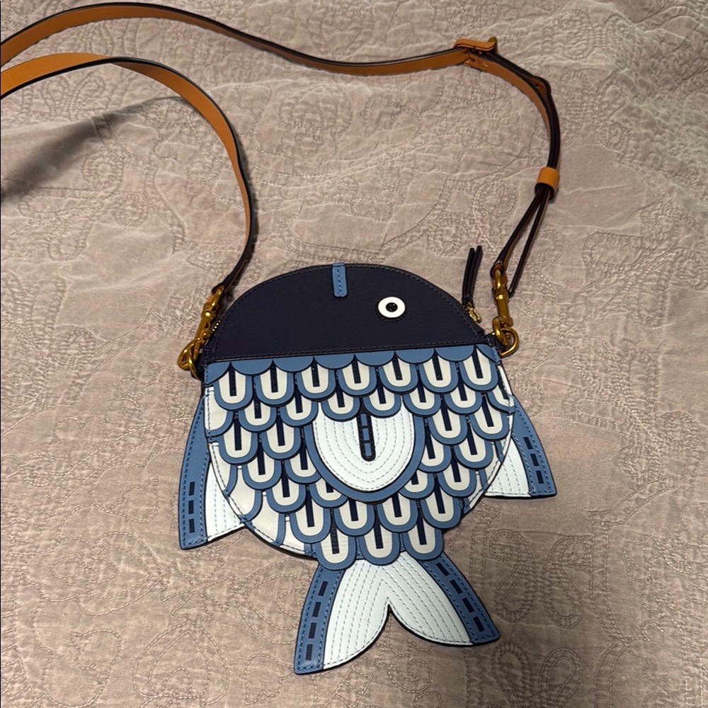 EUC Tory Burch Fish Crossbody Purse